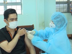 Video: Gia Lai đồng loạt tiêm mũi 1 vaccine Vero Cell