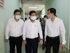 Video: Lãnh đạo TP.HCM kiểm tra phòng dịch tại BV Chợ Rẫy