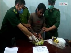 Video: Đến khách sạn giao 2kg ma túy thì bị bắt
