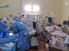 Video: Bác sĩ chia đôi một máy ECMO cứu 2 bệnh nhân COVID-19 nặng