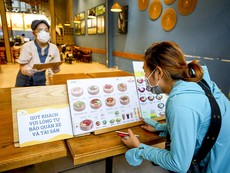 Video: Quận 7 đề nghị được thí điểm dịch vụ ăn uống tại chỗ