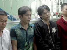 Clip: Rủ du khách nước ngoài đi nhậu để cướp tiền