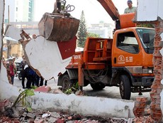 Ông Đoàn Ngọc Hải tiếp tục lấy lại vỉa hè cho dân