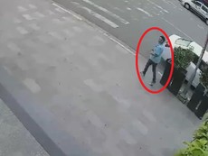 Đỗ xe vào cây ATM rút tiền, cô gái bị trộm lấy mất ô tô
