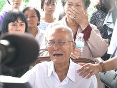 Cụ ông khóc tiễn biệt nguyên Thủ tướng Phan Văn Khải