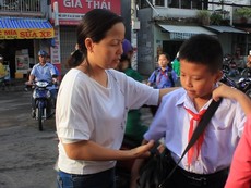 Phụ huynh, học sinh nô nức ngày tựu trường
