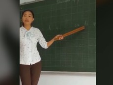 Giáo viên hướng dẫn cách đánh vần kiểu lạ