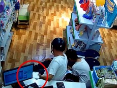 Tung chiêu trộm điện thoại ngay trước mặt nhân viên