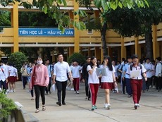 Nhiều thí sinh vui vẻ sau bài thi môn Ngữ Văn