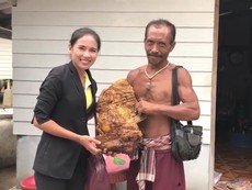 Nhặt được vật lạ trên biển, người đàn ông mang bán được 7,4 tỉ