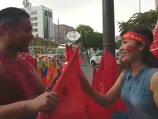 CĐV VN cổ vũ tưng bừng trước giờ đá chung kết SEA Games 30