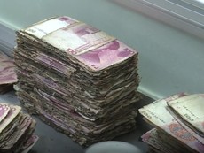 Đem tiền triệu đi chôn, bị phân hủy hết 1/4