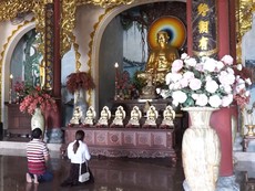 Cảnh vắng khách tại ngôi chùa lớn nhất Đà Nẵng