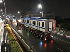 Xuyên đêm vận chuyển tàu metro số 1 về depot quận 9