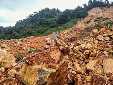 Đất đá vùi lấp nhiều điểm thủy điện Rào Trăng 3