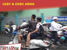 Giật mình cảnh phụ huynh chở con em không đội mũ bảo hiểm