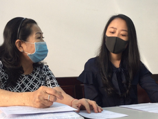 Video: Nữ tiếp viên hàng không đến tòa nộp đơn kháng cáo