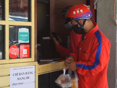 Video: Quán ăn, cà phê chuyển sang bán mang về ở Đà Nẵng