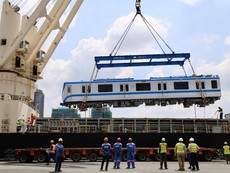 Video: Chính thức lộ diện đoàn tàu Metro số 1