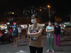 Video: 32 trường hợp F1 ở Bình Tân đi cách ly tập trung trong đêm