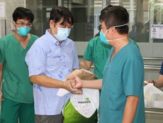 Video: Chiến sĩ công an mắc COVID-19 xuất viện, sẽ tiếp tục tham gia chống dịch