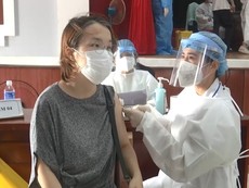 Video: Đà Nẵng tổ chức tiêm vaccine COVID-19 diện rộng cho người nước ngoài