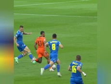 Xem Depay tái hiện lốc cam thời hoàng kim