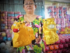 Video: Những con hổ vàng tại làng heo đất Lái Thiêu