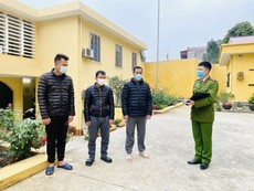Cán bộ ‘làm luật’ xe hàng chờ xuất khẩu đối diện án phạt nào?
