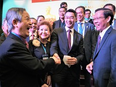 Video: Lãnh đạo TP.HCM gặp gỡ kiều bào, 'đặt hàng' nhiều vấn đề lớn