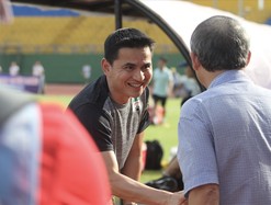 Kiatisak và chuyện Thái Lan 'thả mồi bắt bóng'