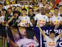 Nghĩa tình của thầy trò Kiatisak – Minh Vương trong mùa dịch