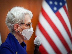 Nhiệm vụ của Thứ trưởng Ngoại giao Mỹ Sherman khi đến gặp ông Vương ở Thiên Tân?