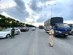 Xe xếp hàng dài tại chốt kiểm soát dịch Quốc lộ 51 