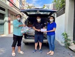 Quyền Linh hỗ trợ 10 tấn gạo cho 1.000 nghệ sĩ, nhân viên sân khấu khó khăn