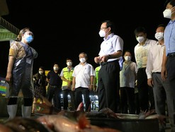 Video: Bí thư Nguyễn Văn Nên thị sát chợ Bình Điền trong đêm