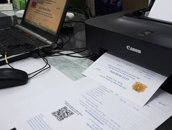 Làm giấy đi đường giả, giấy tiêm vaccine bán qua Facebook