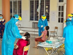 Video: Tâm sự nhói lòng của những người cách ly tại Bình Dương