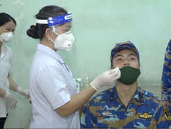 Video: Bộ đội hải quân gói ghém tư trang lên đường giúp TP.HCM xét nghiệm