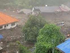 Video: Mưa lớn gây lở đất kinh hoàng ở Nhật, ít nhất 64 người mất tích