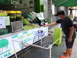 Mua đồ mang về, muốn an toàn hãy chú ý đôi bàn tay