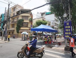 Trứng gà, bánh bao... hút khách đi chợ lưu động vùng xanh quận 5