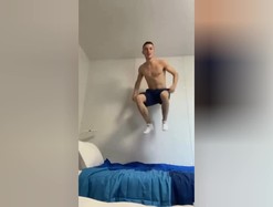 Nghịch ngợm thử giường chống sex ở làng Olympic và kết luận