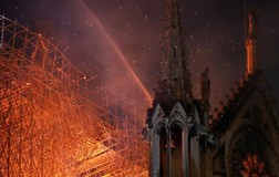 Công bố nguyên nhân ban đầu vụ cháy Nhà thờ Đức Bà Paris