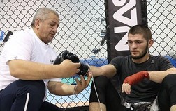 HLV của Khabib khó qua nổi vì mắc COVID-19