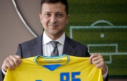 Chiếc áo đấu của Ukraina tại Euro 2020 phải bỏ chữ
