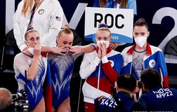 Chiếc HCV đồng đội nữ và vấn đề tâm lý của huyền thoại Biles