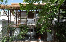 Căn gác gỗ giữa khu vườn xanh mướt ở TP Huế