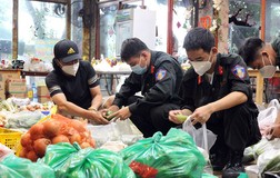 Người dân lo chỗ ăn ở cho cán bộ, chiến sĩ tham gia chống dịch