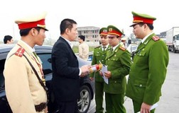 Bộ Công an: Ô tô 4 chỗ không cần trang bị bình chữa cháy